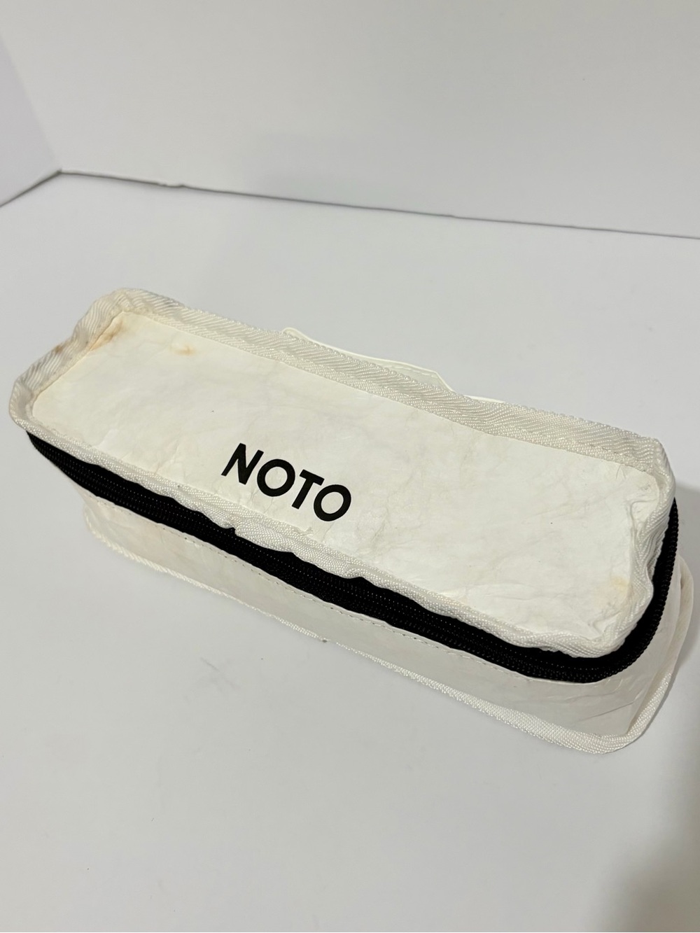 Noto Botanics White and Black Zip Pouch